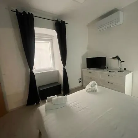 Casa Vacanze Viale Miramare 31- Delizioso Mini Loft Industrial Trieste Exterior foto